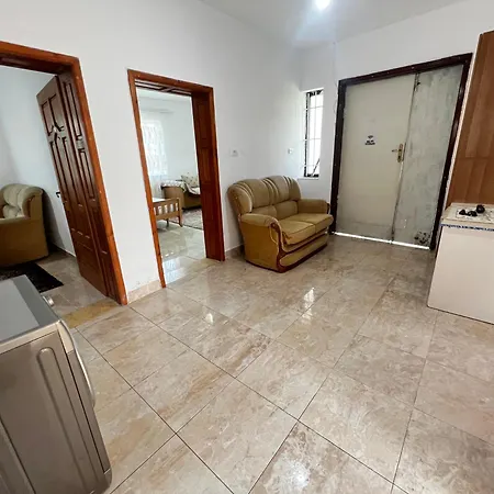 Chateau Sukaj فيلة Ljaknasi