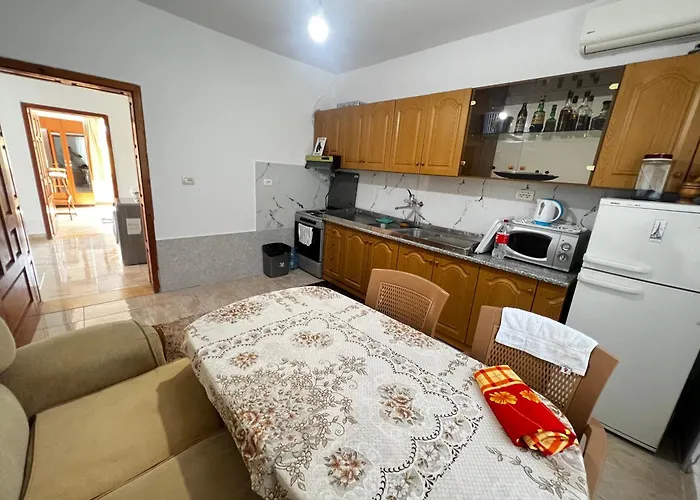 Villa Chateau Sukaj Ljaknasi