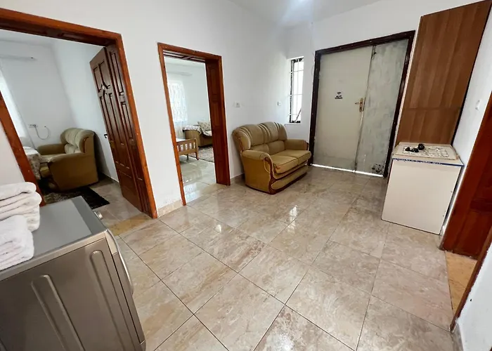 Chateau Sukaj Villa Ljaknasi